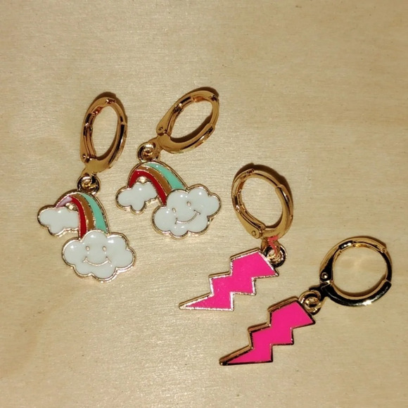2 pair of‎ cute gold tone earrings for child/teen - Picture 1 of 3